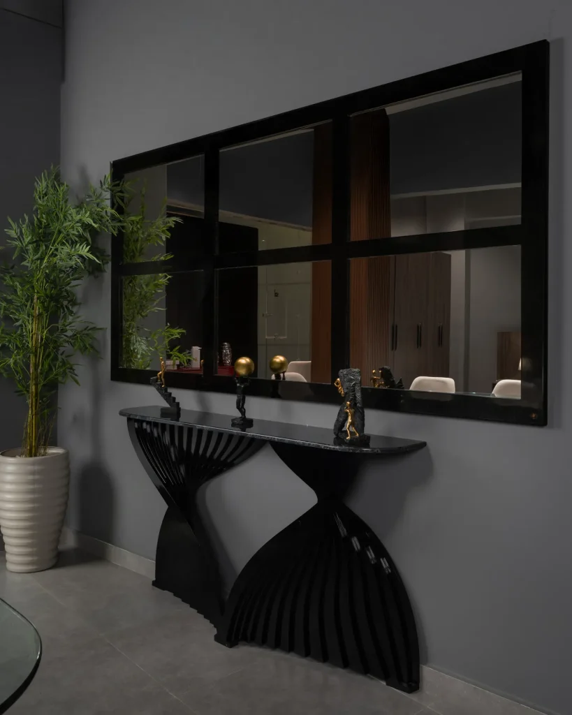 Boscoo console table — gallery image 1